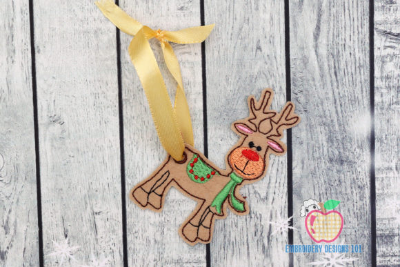 Christmas Deer with Scarf: A Charming Embroidery Ornament